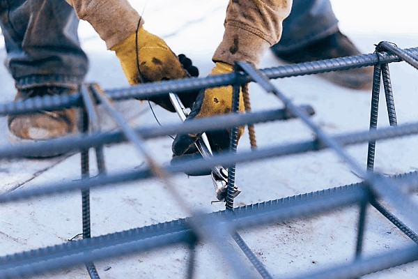 How Rebar Reinforces Concrete in Construction